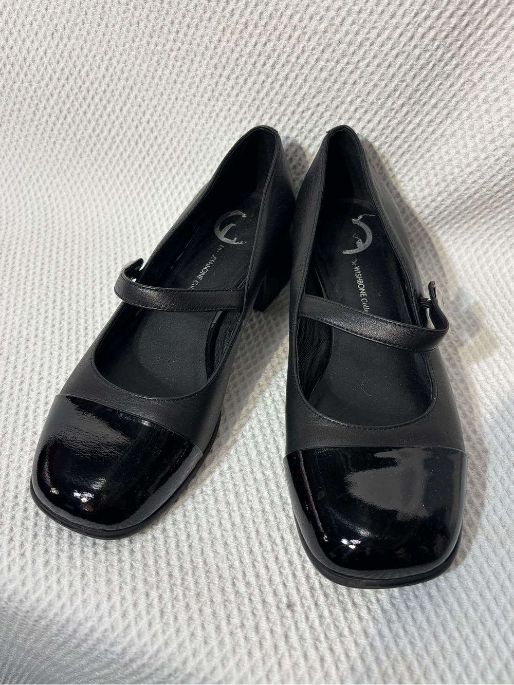 WISHBONE Sz 8.5 Mary Jane Flats with Patent Toe Smooth Leather Buckle Closure